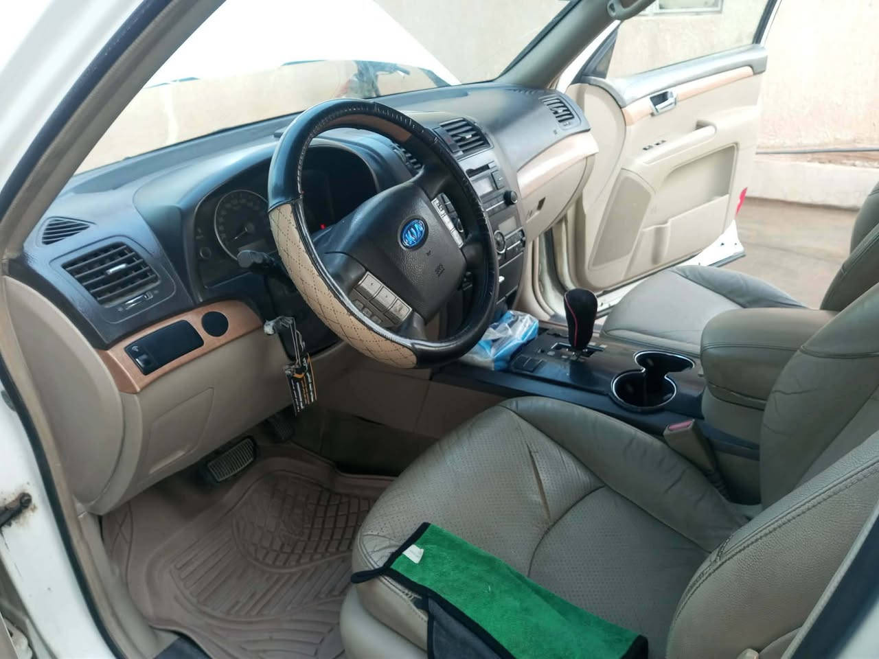 السلام عليكم
‏كيا موهافي للبيع 

مصبوغه عام 

‏السعر  120 وبيها مجال 

‏خليجي موديل 2012

‏مكينه 6 سلندر 

ماشيه 195

مكينه كير تخم تاير جديد 

‏تبريد  ثلاث قطع

‏تحكمات استيرن 

‏للاستفسار ***********

الخاص مفتوح مكانها رقمها الانبار
