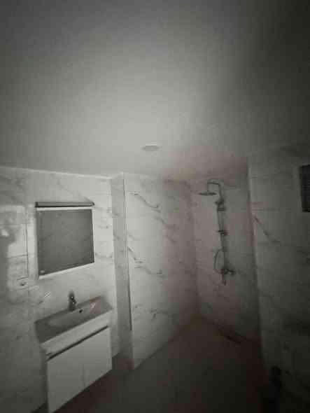 شقه للبيع بسعر مناسب في 
مجمع سن تاورز 
مساحة شقة 75 م غرفة صالة واجيهة داخلي 
الاستلام فوري شقة طابق 14
🔥 نقد🔥
الموقع طريق بحركة بين طريق 120 متري و 150 متري قرب مرور-أربيل 
عقارات غسان الزاوي 
للاستفسار الاتصال علي 
الأرقام التأليه 
***********
***********
