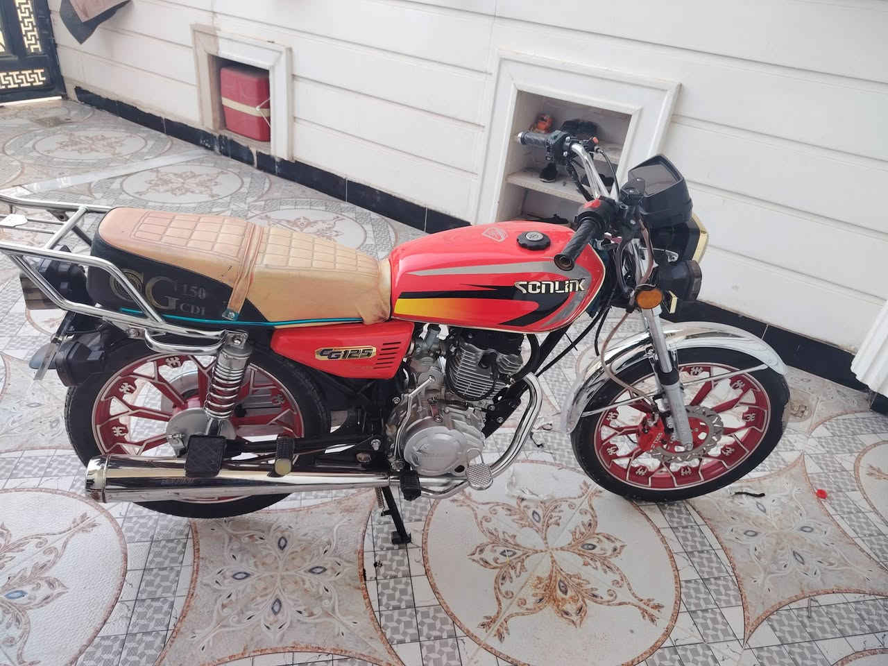 دراجة للبيع خمسه كير شرط مامفتوح السعر ٦٧٥وبيه مجال مكاني دوميز للإستفسار الاتصال ***********
