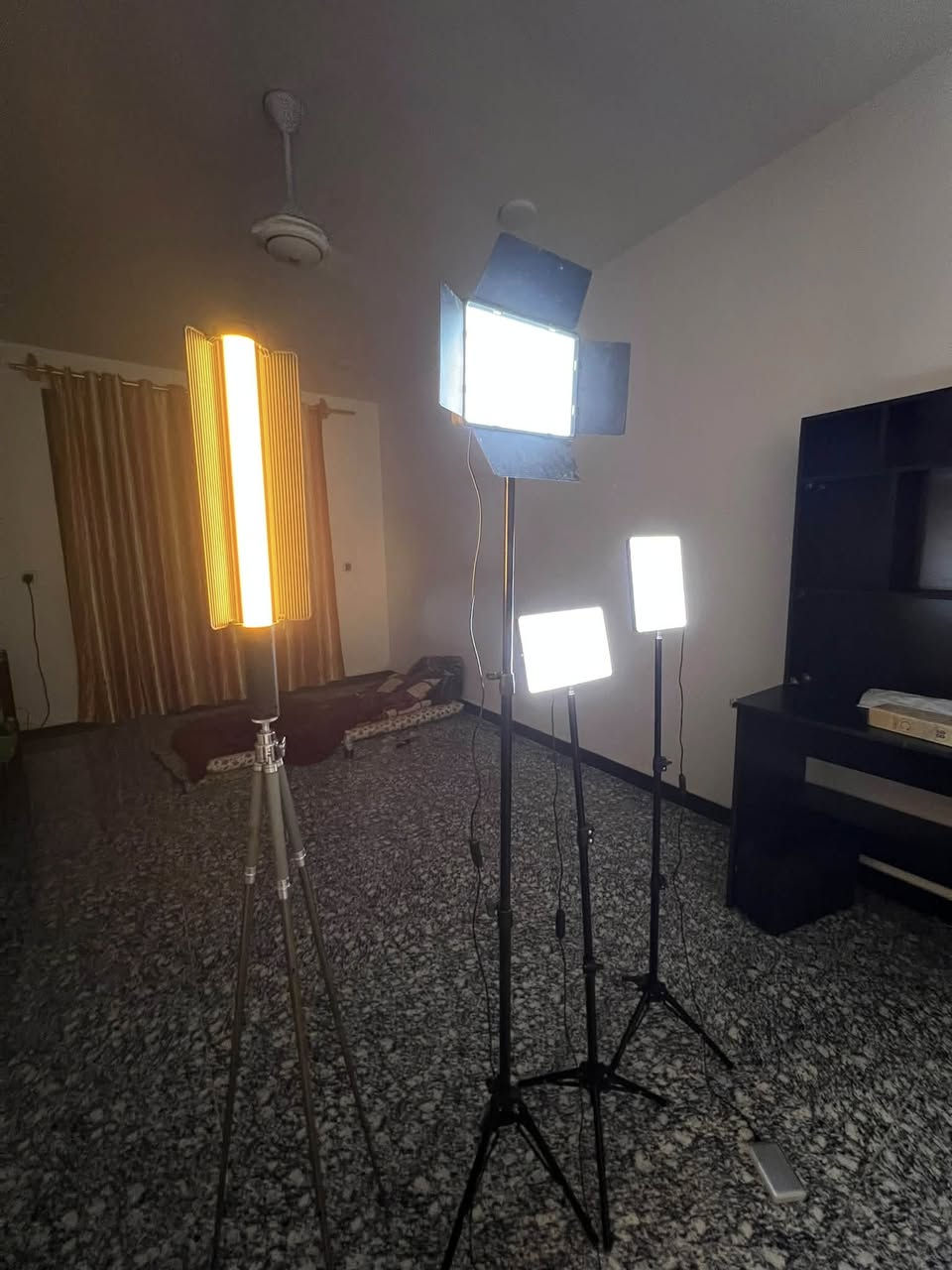 للبيع عدة إضاءة تصوير كاملة 📸💡
تتضمن:
                                                                 ️ 1 RGB Wand
▫️ 5 إضاءات
▫️ 4 ستاندات
▫️ حقيبة حمل
▫️ شغالة 100٪

للمهتم خاص  *********** 📞
