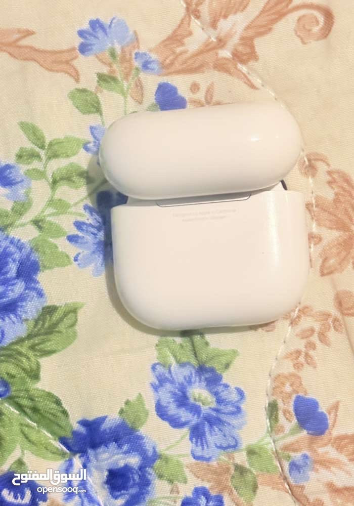 AirPods 4  (ANC)

سماعات AirPods 4 مع ميزة عزل الضوضاء النشط (ANC) هي إصدار متقدم من الجيل الرابع تقدم تحسينات كبيرة، حيث تدمج شريحة H2 لتقليل الضوضاء المحيطة، وتصميمًا مريحًا ومقاومًا للغبار والعرق (IP54)، وتتحكم بها عبر مستشعر الضغط، وتدعم ميزة الصوت المكاني وتتبع الرأس، مع علبة شحن أصغر تدعم USB-C، مما يجعلها خيارًا ممتازًا لمن يبحث عن تجربة صوتية غامرة مع التركيز على إلغاء الضجيج والتنقل.

📍: بغداد البلديات 
📱: ***********
