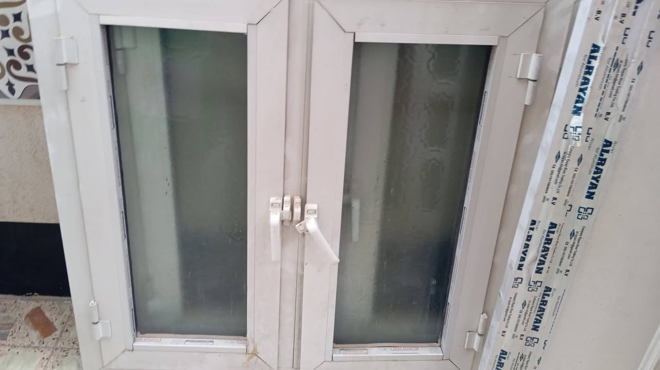 السلام عليكم بيع باب وثني جامات جديده السعر 150 العنوان الشعب حي الجزائر الارقم ***********
