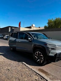 🚘 للبيع – شفروليه سلفرادو EV RST موديل 2025 ⚡  سيارة نظيفة جداً ، دخول...