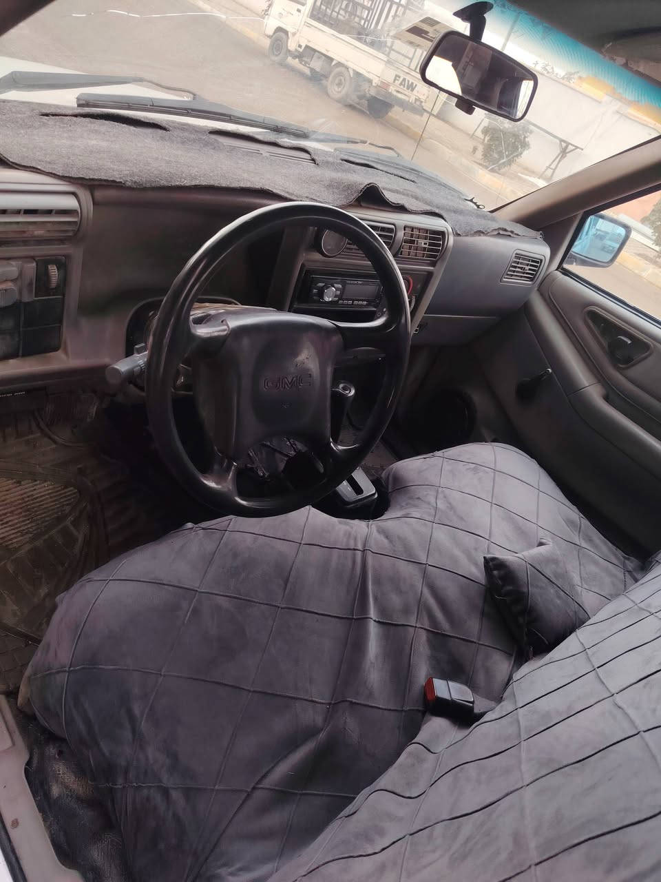 للبيع جمسي وانيت موديل 97
كير ومحرك ونجي اوتماتيك

رقم كركوك بيه حصة بانزين  شرط التحويل 

سعر $45. وبيه مجال بسيط
***********
