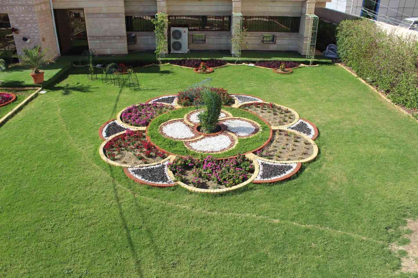 🍃مستـعدون🍂 عمل كافه ديكورات حديقه ، لـترتيب🐦 الحدائق المنزلية 🏝️🏘️ومنظومة المرشات والتقطير
وزراعة النباتات، 🌾🌴🌱والازهار، 🌼🌺🌻وقص الثيل.
أعمالنا مستمرة دائماً ونسعى لإرضائكم ❤❤🌲🌲 
عالم الحدائق تصميم وترتيب الحدائق  .
مستعدون تقليم. وترتيب الاشجار. 
بطرق جديده وحديثه وتزويد الثيل بالأسمده المفيدة 
وعلاج لأشجار مريضه وبأاسعار مناسبه.
الاتصال او الاستفسار ...وتساب
***********
