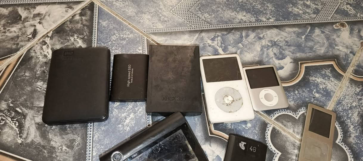 34لايت حديد كلهن كبار وزغار
وبيهن ليزرات مال سل ا ح 
و4كامرات وهاردات 3, وابي ثري 
ابل 2 وكامره سياره وحده 
ال ع باب الله يفيدنه شلعه وحده
سعرهن 275 شلع


**إذا كنت صاحب هذا الإعلان وتريد حذفه لأي سبب، رجاءا أرسل رسالة إلى الدعم الفني**