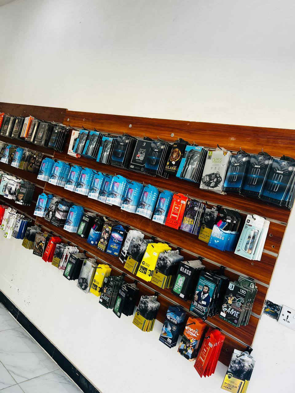 محل كامل مكمل بس تفتح اجار 75 الف 

مولد وكهرباء واصل للمحل 

اكسسوارات  كفرات عدد الف قطعه

لزكات عدد 3 الف انواع الاجهزه 

مع لابتوب حديث رام 512 ssd

ميز صيانه عدد 2 فاترينات عدد 3

سعره خاص ***********
