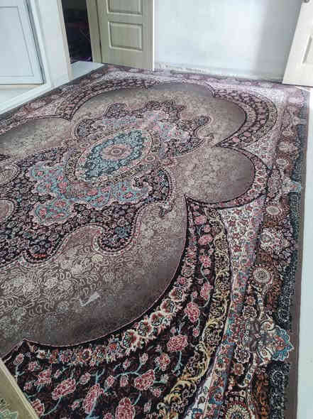 قاڵی ئێرانی  700شانە ی ده ره جه یه ک قیاسی 3به5 یه ک جار شۆراوە 150هه زار   *********** له که لار  کۆنە
