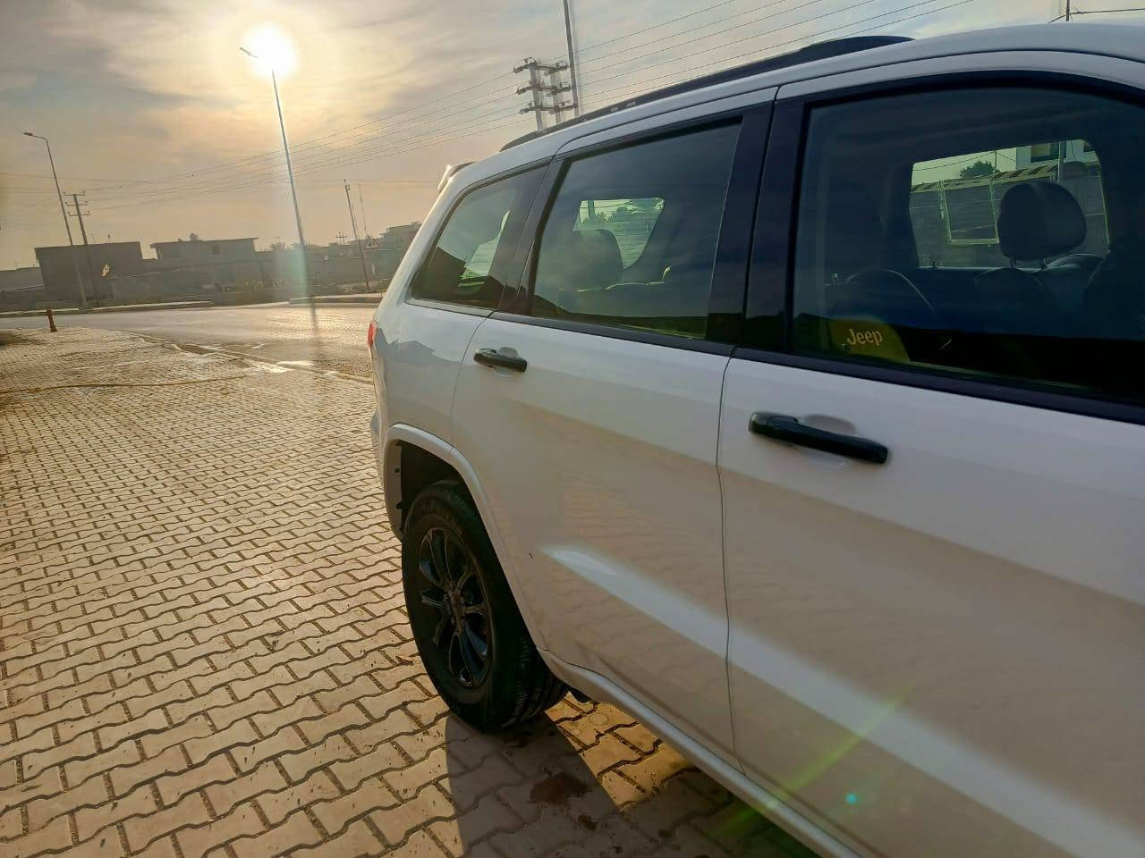 1 محرك 6 سلندر حجم 3600
2 بانورما سقف 
3 ماوس تحكم اربع وضعيات قيادة ثلجي رملي طيني صخري 
4 گير طيارة 8 نمر وضعية قيادة عادي و اوتماتيك وضعيه القيادة الرياضيه s
5 دفع رباعي 4*4
6 تشغيل واطفاء عن بعد 
9 نظام ايكو لتقيل الصرف 
10 صندوگ كهربائي 
11 شاشة كبيرة تحكم بجميع اعدادات السيارة 
12 تبريد قطعتين خلفي و امامي 
13 حساسات امامي وخلفي كامرة دوار 
14 ماشيه 200 km
15 داخل السيارة قرميدي 
16 السيارة بأسمي رقم بغداد مكان بغداد
17 السعر 170 للاستفسار ***********
