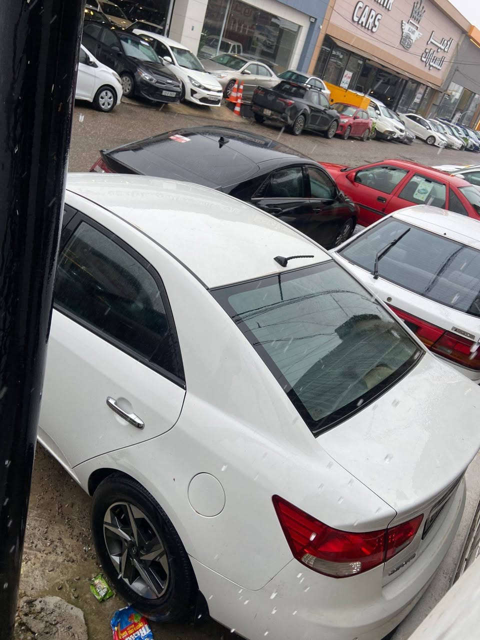 السلام عليكم كيا سيراتو موديل 2013 وارد خليجي لون ابيض 
محرك 16 فقط مبدل گاز كيت 
 تخم تاير جديد 
بطاريه جديده 
 
وكاله تحويل بشرط 

المواصفات 
1- شاشه ايباد 
2- تحكمات ستيرن 
3- مري شفط 
4- كير توماتيك 6سرعات
5- يدات نيكل 
6- شفتات سرعه  
7- كشاف ضباب امامي 
8- ويل كب اسود (المرغوب) 

السعر 110 بيه مجال 

الاتصال 
***********
***********
