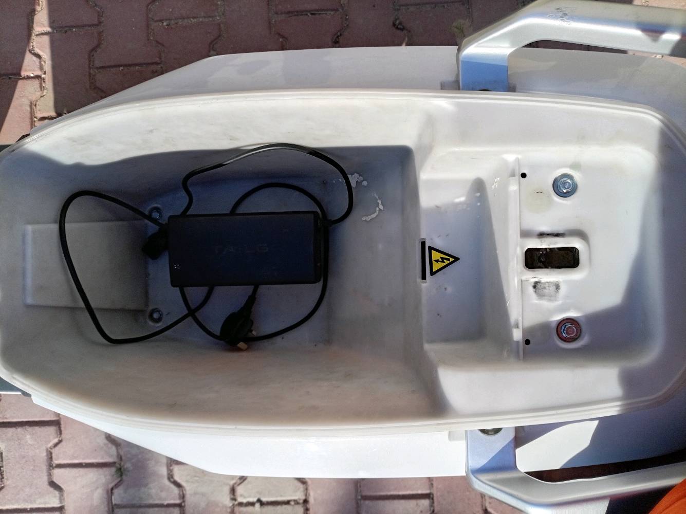 السلام عليكم وحش الكون ريان تالج موديل ٢٥ للبيع دراجه إستعمال شهرين و٣ايام فقط وصل الشراء موجود كفاله عاااامه من الشخط ٦بطاريات 6مسطره ملف ٢٠٠٠ نحاس ونظافه كدام العين بصمتين سويجين بحاله الوكالة بعدها سعرها مليون و٥٠ الف وبيها مجال مكاني بغداد قرب مجلس محافظه بغداد اي استفسار ***********وتساب محمول