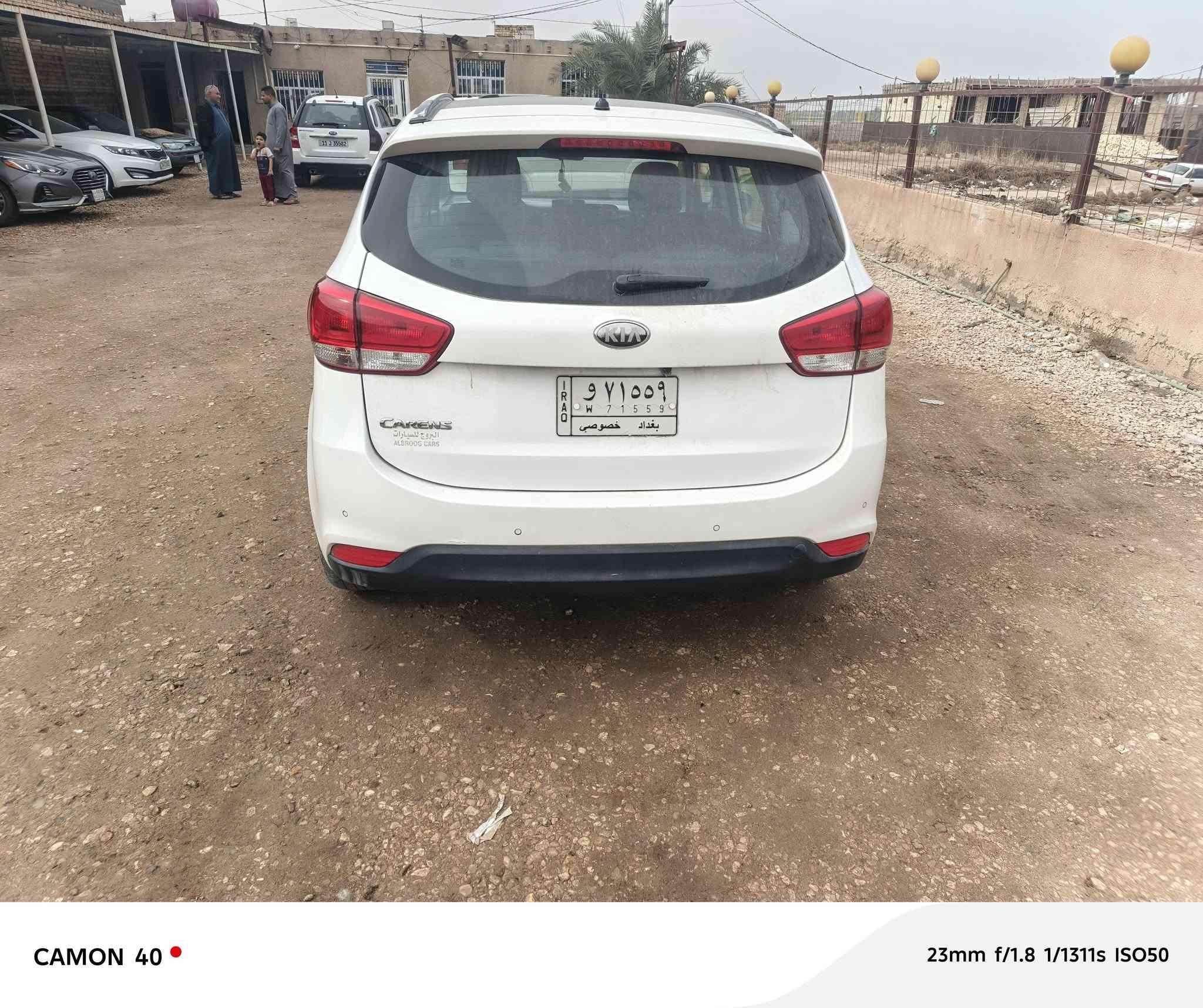 سلاح عليكم كيا كارنز 14 سياره جاهزه مكينه 2000 ما مفتوحه حداديه جديده سنويه لل 27 تريد مداور او وكاله  سياره بيها صبغ بل لهلال وشويه بل باب الئخير جهت العبري بي كارتين  مكان ديوانيه قضاء المهناويه سعر 135 بيها مجال ***********
