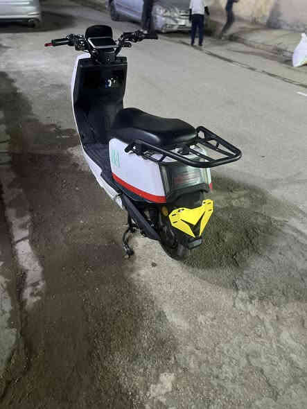 دراجه شحن شركه البيداء الاخضر 
بطاريه حجم 36 امبير 76 فولت 6 بطاريات حجم كبير ملف 1500 واط مثل ما موضح بل صوره الكفر مضروب دراجه مابيها نقوصات هواي السعر 400 قفل للتواصل: ***********
