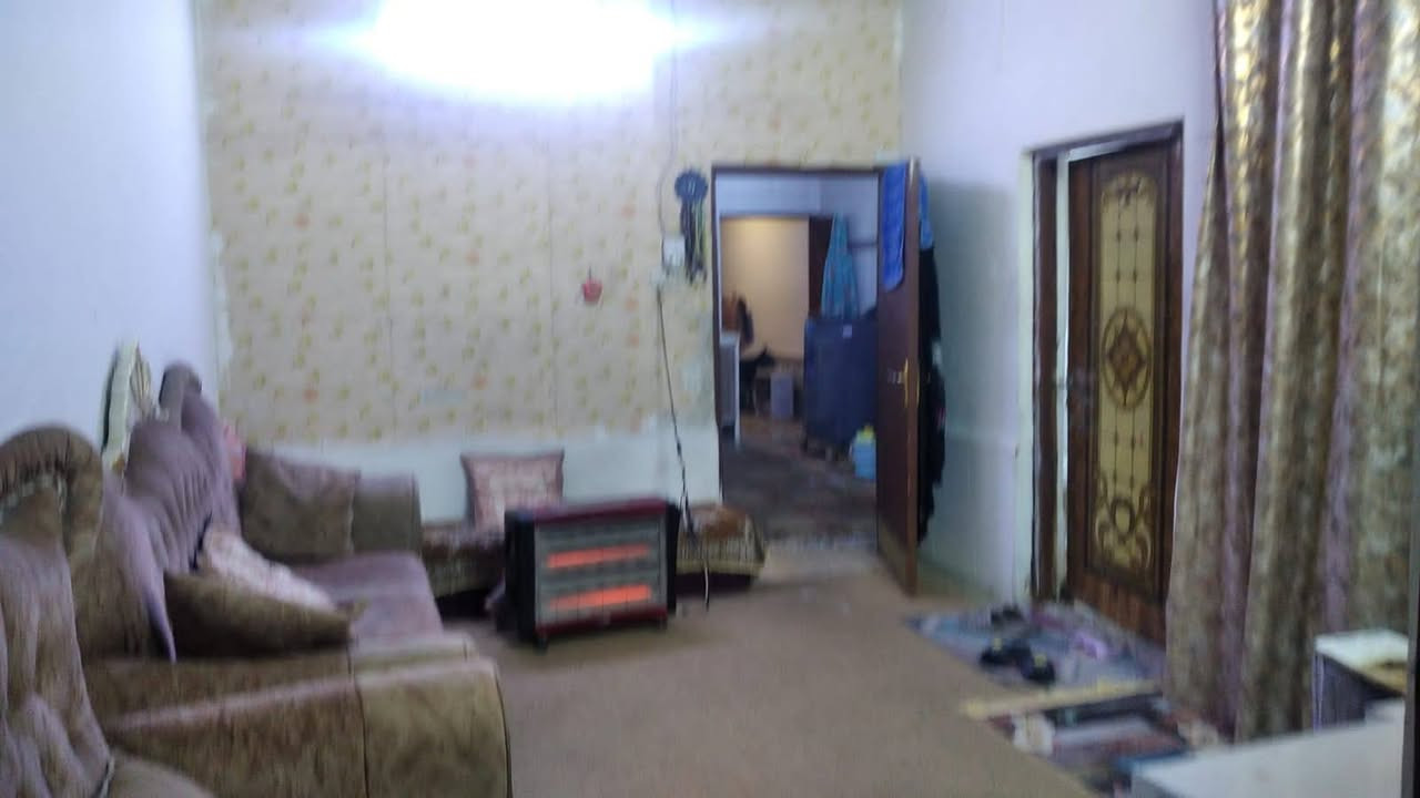 دار للبيع 100م شليمان طابقين منطقة 40 يتكون من استقبال وصاله ومطبخ و٣غرف السعر١١٥ وبي مجال مكان نجف حي الوفاء الاستفسار ***********
