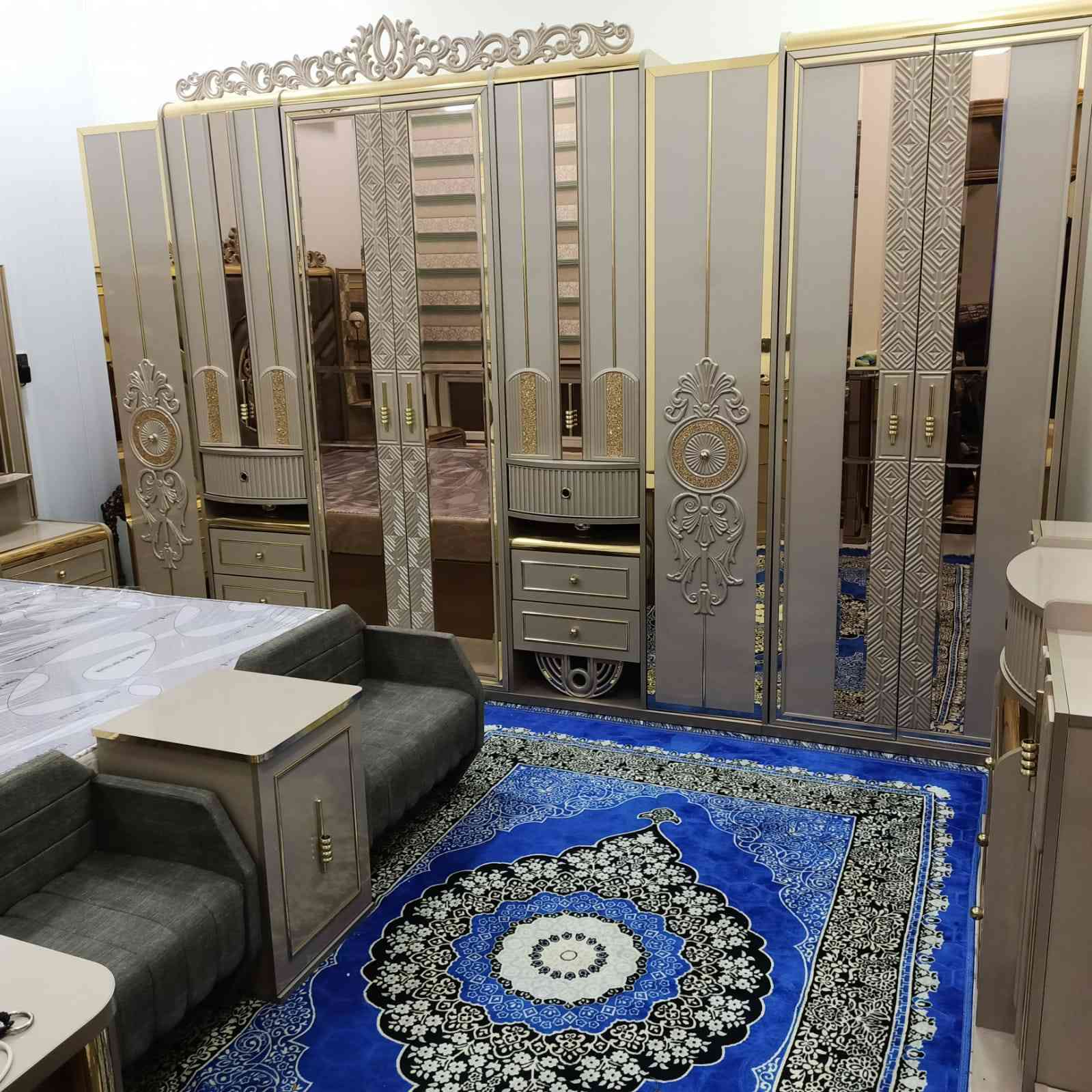 غرفة نوم تركي درجة اولى ١١ قطعة
ضخمة  وحديثة وجديدة استخدام شهر فقط نضافه فول شرط العنوان  فلوجة جغيفي الاتصال *********** هيه ودوشكها
