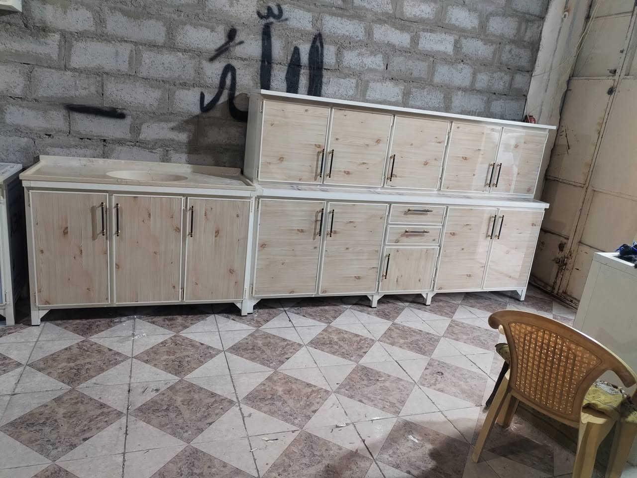 معمل كاونترات البركة جملة مفرد او حسب الطلب العنوان كركوك حي العسكري الاستفسار واتساب ماسنجر ***********
