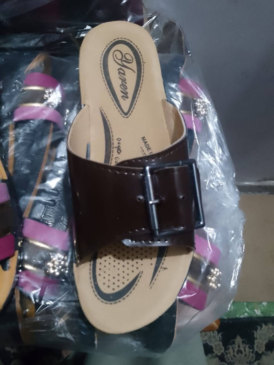 السلام عليكم يوجد لدينا شحاطات نسائيه تركي طبي قياس من 36 إلى 40 بيع شلعه كل الكمية 125 درزن الاتصال على الرقم *********** يوجد وتساب
