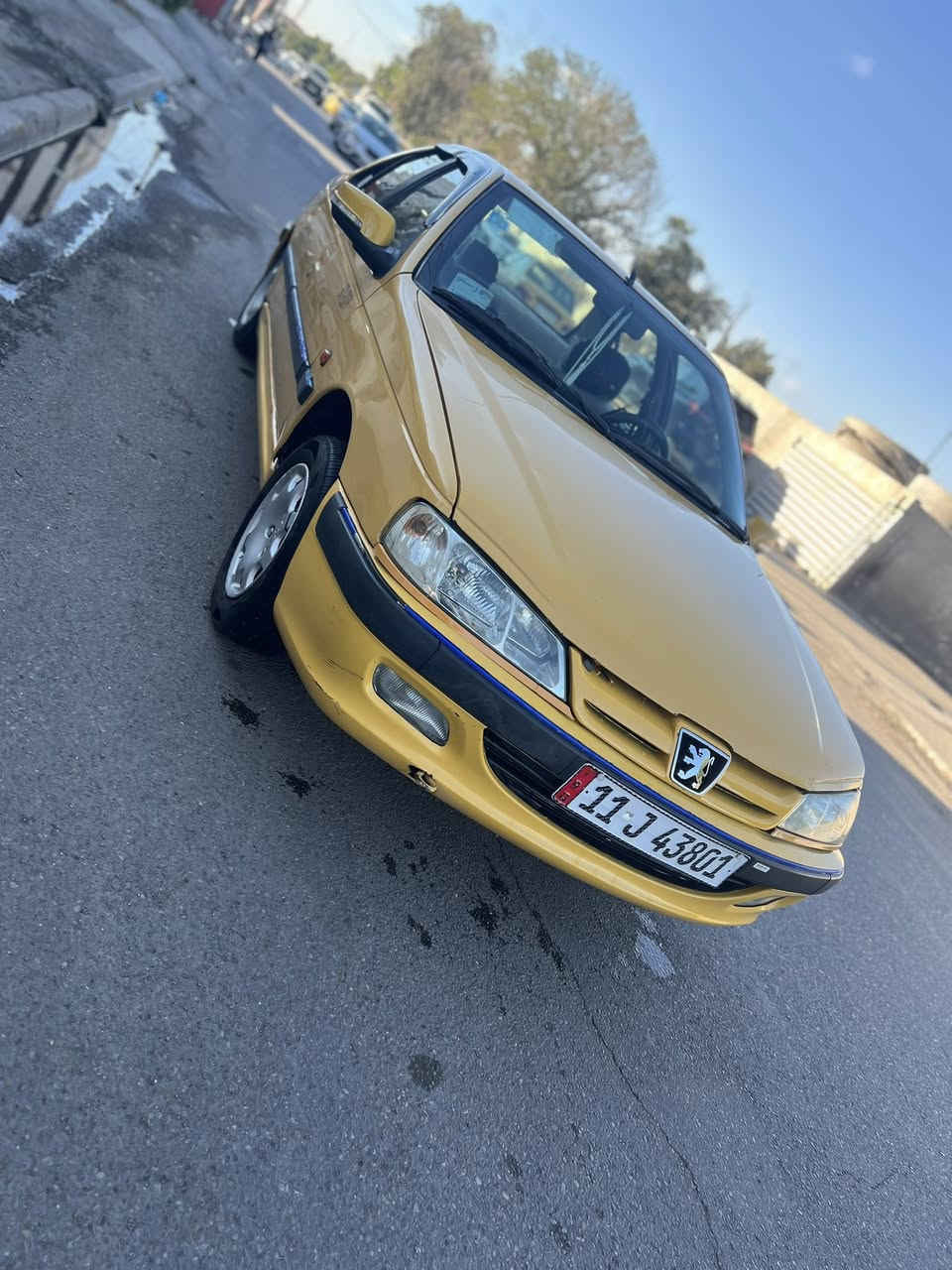 سلام عليكم بيجو بارص ٢٠١٥
سياره بيه منضومة غاز يطالي+ بانزين 
محرك خارج وداخل جديد كفاله 
تبريد ثلج ❄️ تخم تاير جديد 
رقم بغداد باسمي مشروع وطني تحويل ثاني يوم مصفره وغرامات وهيئه وهزه جديده سياره خير من الله جاهزه من كلشي 
مكان سياره بغداد رايده ٤٠ رقمي ***********
