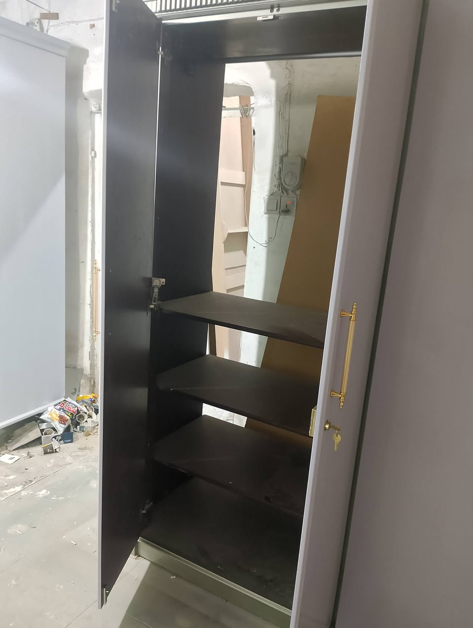 معرض سليم
كنتور كويتي 5 باب السعر 325 ألف 
***********
