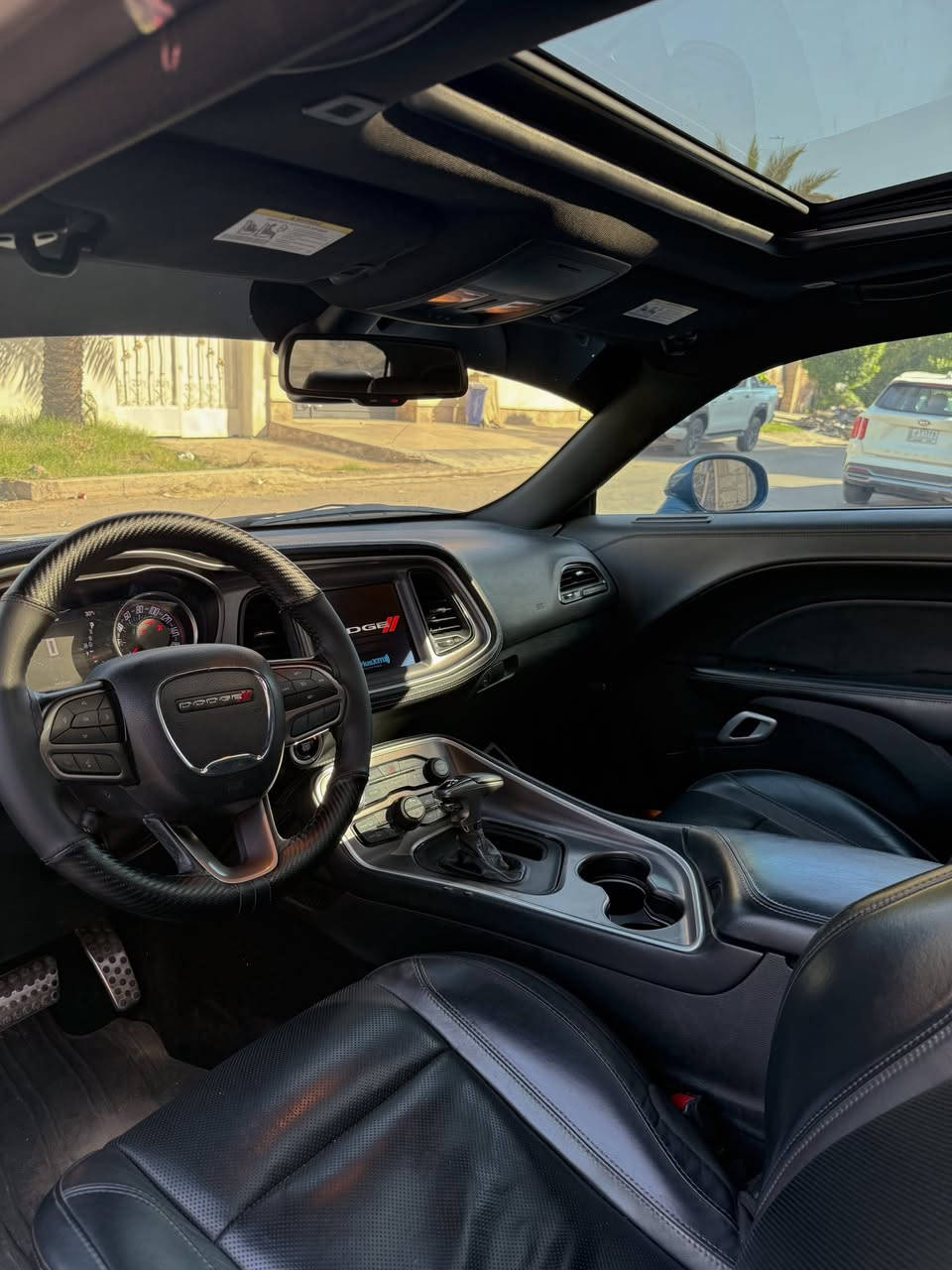 السلام عليكم

دودج جالنجر - SXT PLUS - موديل 2021

السيارة فول مواصفات
فتحة سقف - شاشة جبيرة - كشنات جلد - كشنات تدفئة تبريد - كشنات خزن ميموري - ستيرن كهرباء - ستيرن تدفئة - حساس خلفي جانبي - هيتر مري - نقطة عمياء

السيارة كلش نظيفة ماشية 48 ميل
ضربتها جاملغ وشوية من البنيد

السعر بـ 208 وبيها مجال بسيط
واتساب د احمد النعيمي
***********
