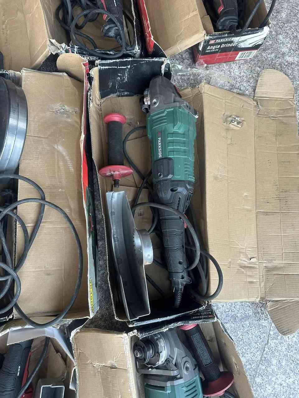 كوسرات باركسايد 230 ملم  بالة الماني
5 قطع شغالات
2 قطع طافيات
ابيع شلع 7 كوسرات ٢٠٠ الف مع التوصيل
يوجد فديو توضيح مع الصور


**إذا كنت صاحب هذا الإعلان وتريد حذفه لأي سبب، رجاءا أرسل رسالة إلى الدعم الفني**