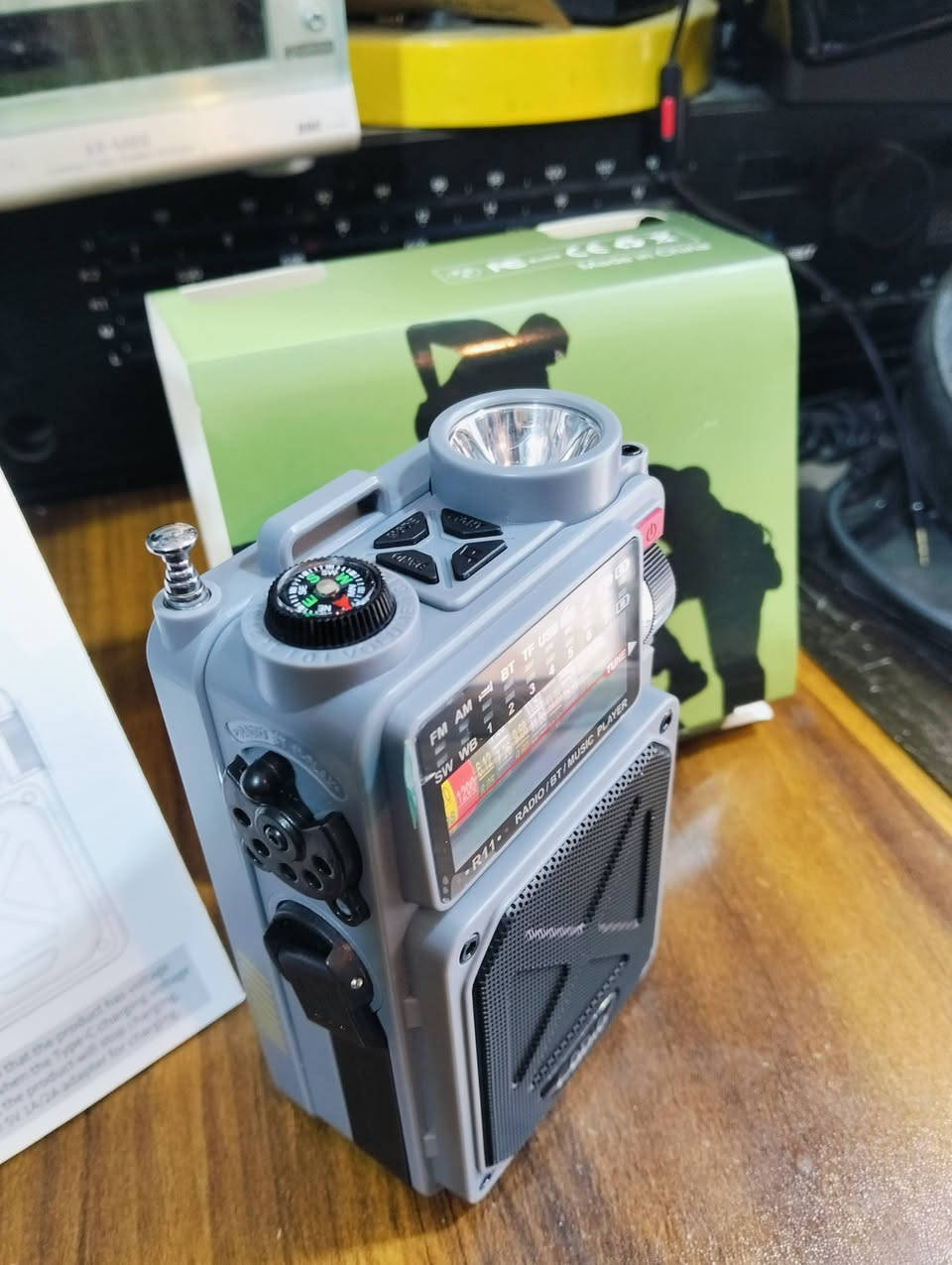 الراديو المدرع R11 العالمي
جهاز جديد بالعلبه غير مستخدم 
موجات الراديو FM MW 
والموجات الخارجيه SW عدد 7 
سحب ممتاز للموجات 
بلوتوث و رام وفلاش 
منفذ شحن تايبسي شحن سريع 
يشحن عن طريق طاقة الضوء 
مع لايت لد قوي جدا وبوصله ومنبه 
يوجد فديو بالمنشور يوضح التشغيل 
للحجز المراسله على الخاص


**إذا كنت صاحب هذا الإعلان وتريد حذفه لأي سبب، رجاءا أرسل رسالة إلى الدعم الفني**