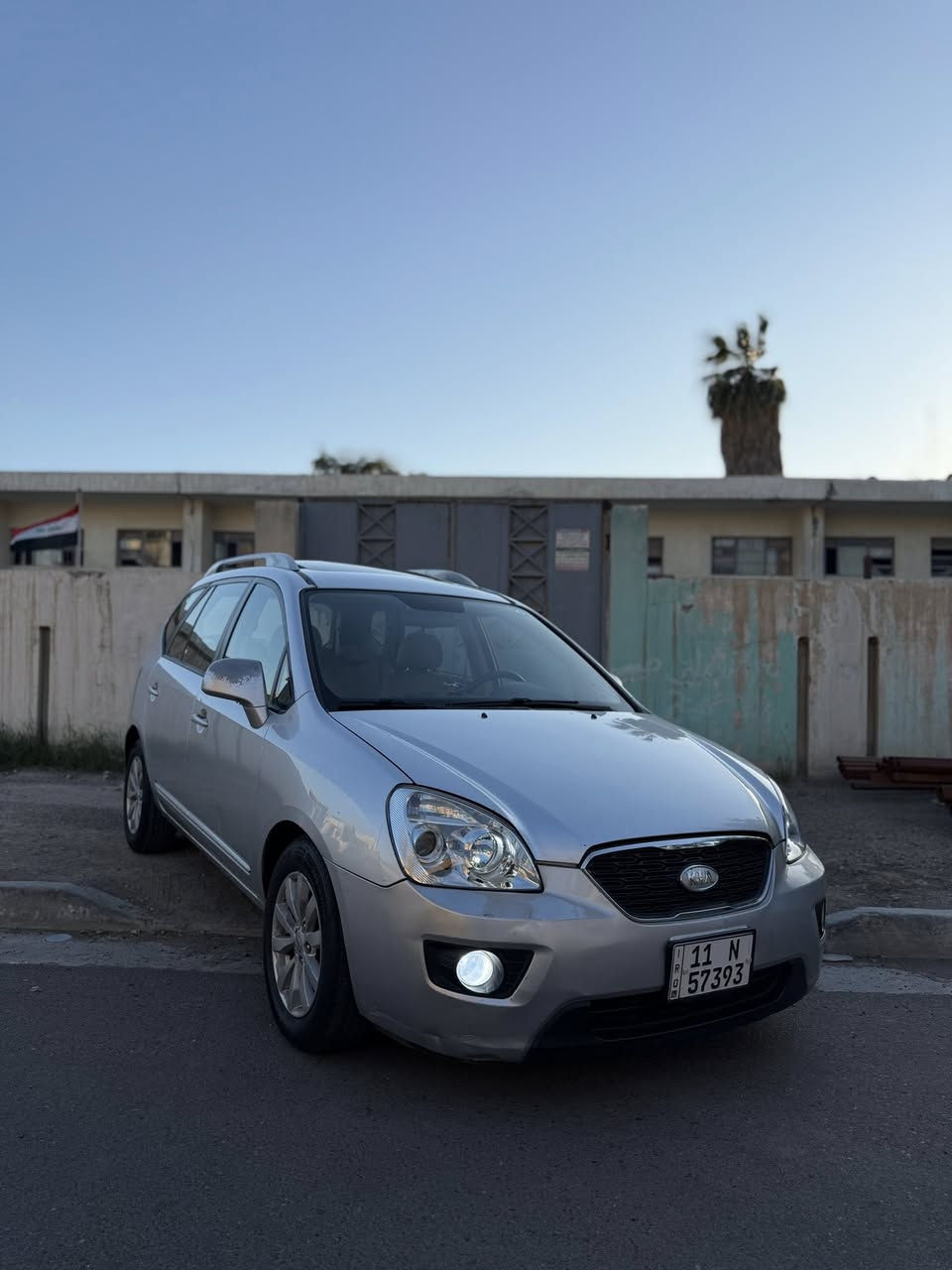 السلام عليكم كيا كارنز 2012شركة العامة السيارة جديدة بيها جاملغ الخلفي لأيسر فقط السيارة جاهزة من كلشي 7راكب قطعتين تبريد فتحة  زنون مكينة كير جدد تخم تاير صدر امامي خلفي  جديد بسمي رقم جديد السعر 123 بيها مجال  مكان بغداد لاستفسار ***********
