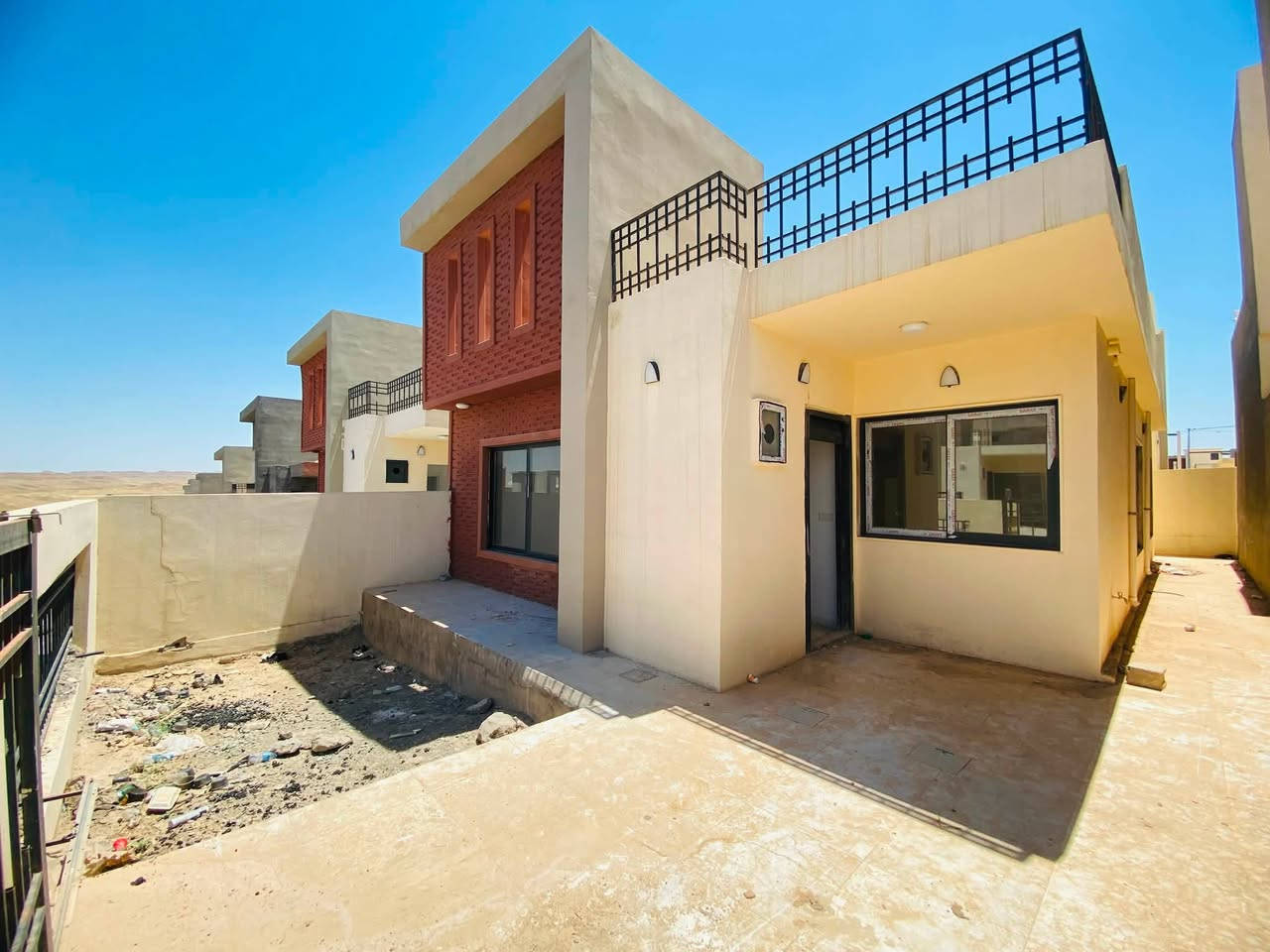 بيت ٢٠٠ متر للايجار جديد صفر طابق واحد 

غرفتين نوم وصالة واستقبال ومطبخ وصحيات 

مجمع سكاي لاند ع طريق اربيل 

***********
***********
***********
