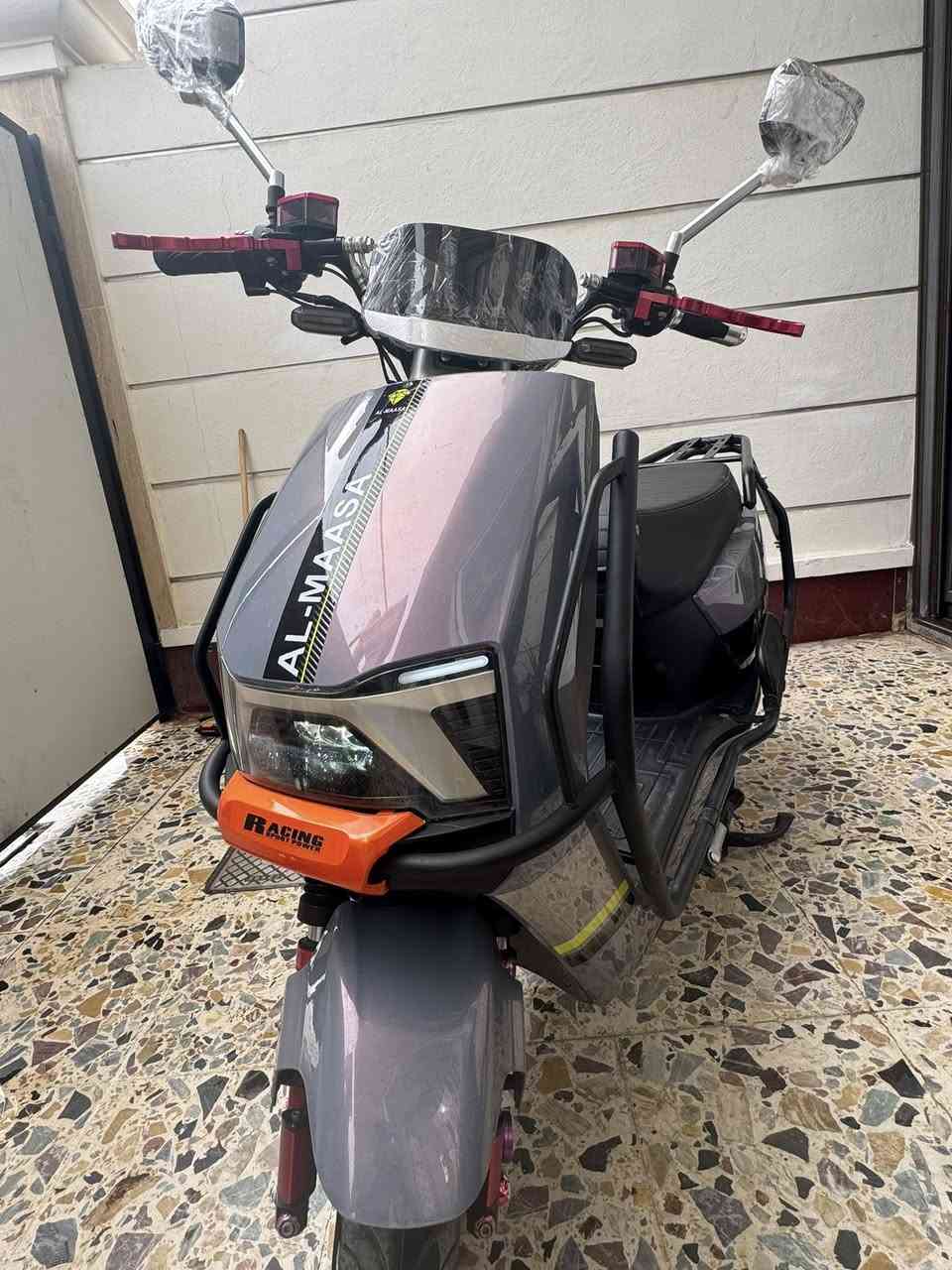 السلام عليكم ماطور شحن نوع ماسه مدرع بل كامل موديل 25  بطاريات 6 شرط تفحصه يلا تاخده لون مميز  نضام بك يرجع الى خلف دبل اشاره لايت زنون عالي ناصي كله شغال سعره 500 بي مجال عنوان رمادي تاميم ***********
