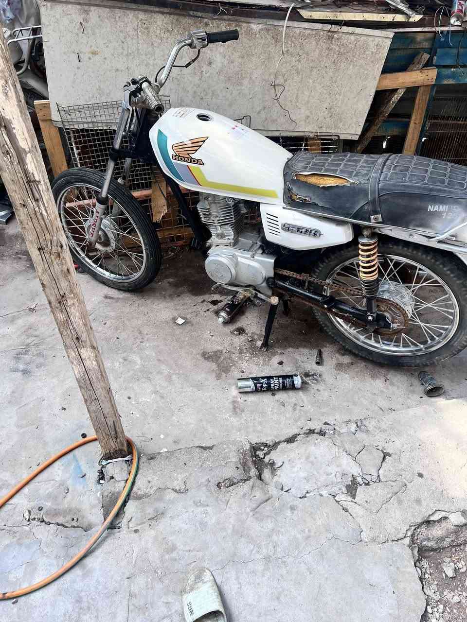 للبيع سعر ٢٥٠ وبيها مجال مكاني بصره الطويسه***********
