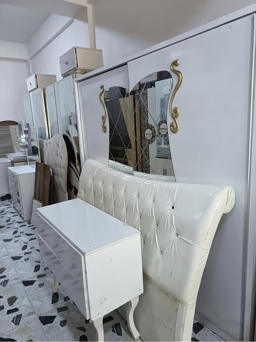 السلام عليكم غرف نوم نوم كامله نضافه فول السعار مناسبه المكان تكريت حي العصري نهايت شارع البلديه يم أسواق البركه الرقم *********** بي واتساب وبي الانتصال
