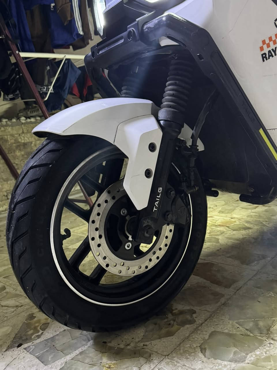 السلام عليكم
دراجة شحن للبيع 
 الريان 2025 ( وحش الكون 💀) 

 مستعملة قليل 

  وياها بصمتين +مفتاح احتياطي 

 ملف 2000 

6 بطاريات اكبار 32 امبير 

السرعة 80 

تقطع مسافة 80 كيلو في الشحنة 

السعر : 900 الف وبيها مجال للشراي 

مكان الدراجه بغداد - الحارثيه

للاستفسار:***********
