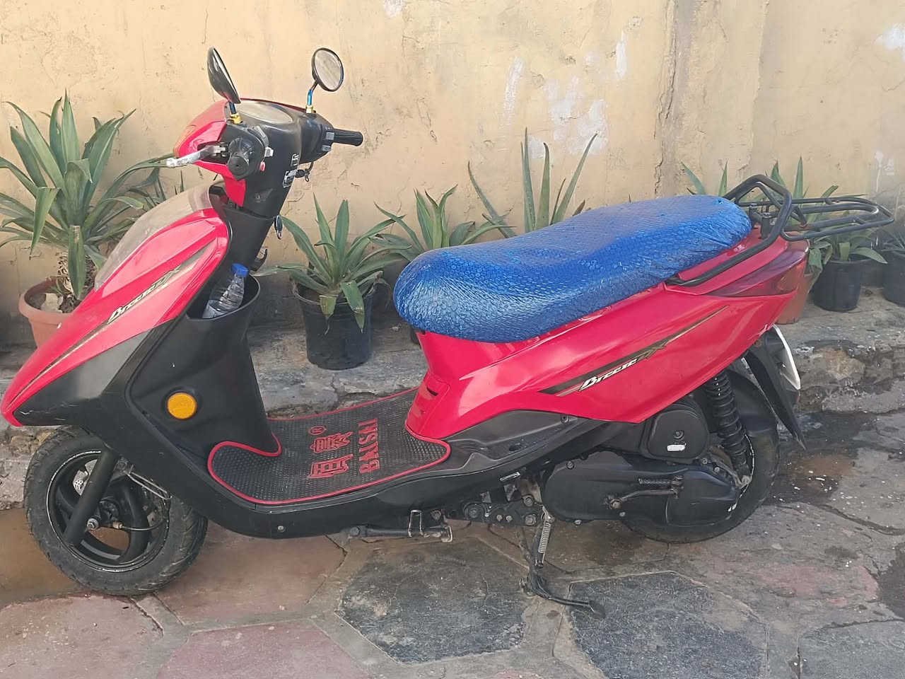 بريز للبيع وصل معرض موجود جاهزه كل نقص مابيها سلف هندر لايت زنون جديده الدراجه بل واقع احله من الصور  
السعر ٤٥٠وبيها مجال حگ الجيه رقم تلفون ***********
