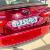 للبيع  كامري موديل 19  رقم وسنويه جديد Le فئه السياره بأسمي الضرر موضح...