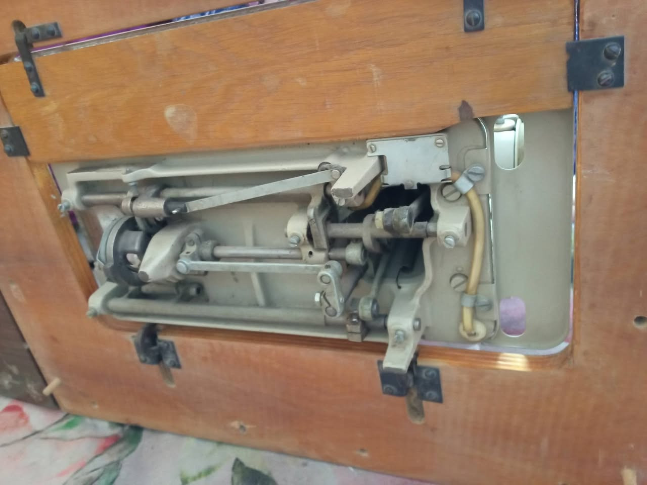 بولوني صنع بولندا #توزيع_الاسواق_المركزيه_سنة 1976
مكينه خياط عدل وزگزاك 
ابيع عله وضعها مو كاملة بس نضيفه كلش 
قيم السعر بليرضي الله 
  
العنوان  بغداد اتواصل ***********بي واتساب
