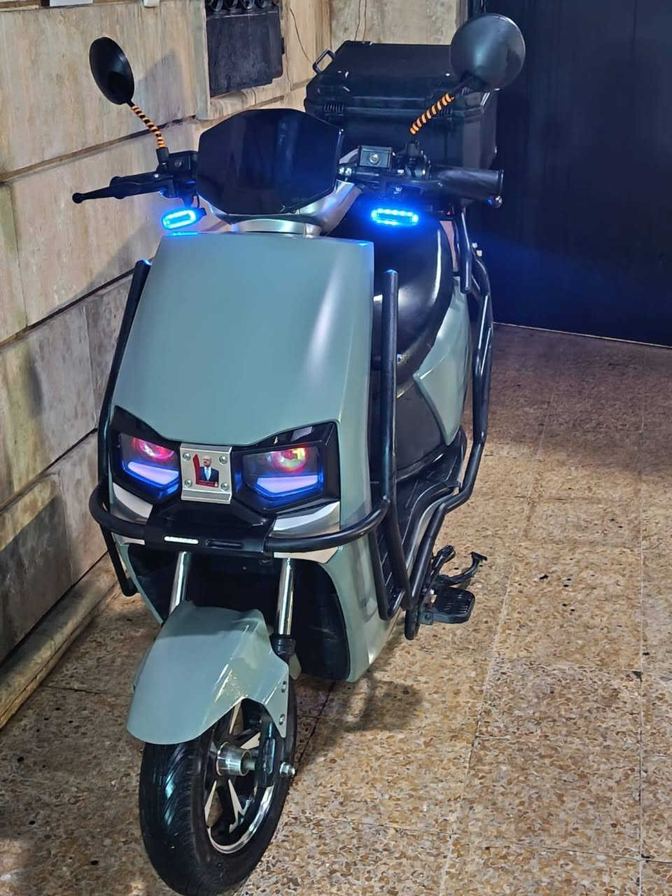 للبيع ماطور شحن 
الماطور كدام عين وضع شركه شرط عل فحص

لايت زينون فول قوي سرعتو 90 ست بطاريات 

السعر 800.     تواصل ***********
مكاني حي الملاين
