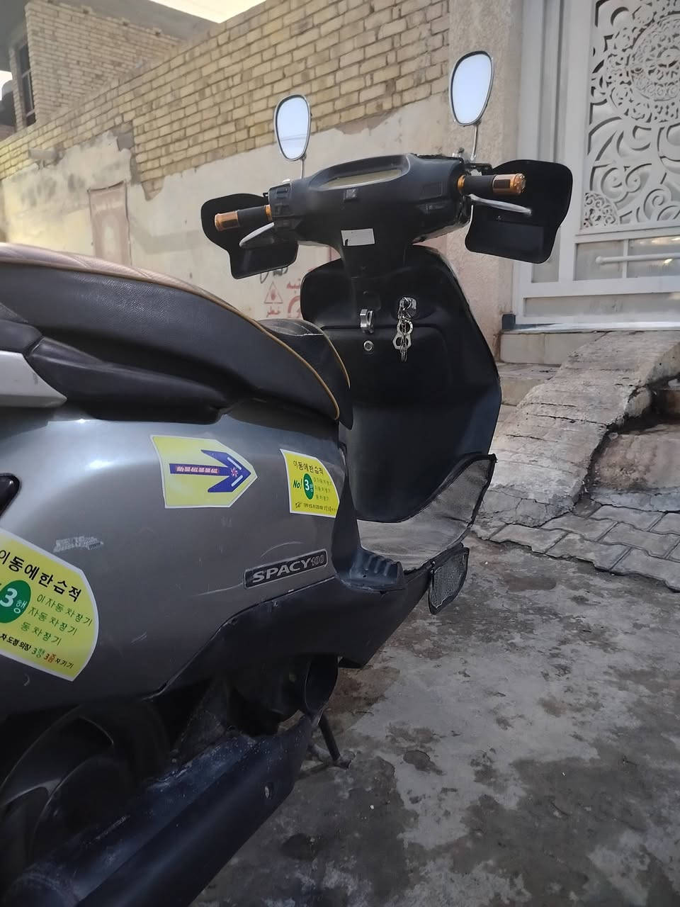 بسم الله  الدراجه كفاله عامه فقط ولفات مفتوحه 
التزويد: 
كشن خط اصفر طبي، يدات سكليتر ذهبي، اشاير اسود، كاسحه، كلجات امامي خلفي رياضي، هورن بيكم90،، عقل مفتوح مبرمج، دبل محور قزم يعني الدراجه مابيها طسه محور للرزانه والسرعه الدراجه ناصيه وتخبل، منضومه زنون ثلجي عالي ناصي مطشر، وجه كاربون فايبر
الدراجه ناقصه فقط قمجي مال
 كيلو متر لان مكطوع وطوافه مال بانزين والقمجي مال الجنطه خارجي محور بيها نظام امان دكمه طفيها بعد ماتشتغل الدراجه لو تموت واذا تشغلها تشتغل نكره سلف بكل وقت
الدراجه سعرها 700 الف نقص بس باتري كاعد اليوم طلعت بيها شحن بعد مادري اذا باجر يهبط لو يبقه مشحون


**إذا كنت صاحب هذا الإعلان وتريد حذفه لأي سبب، رجاءا أرسل رسالة إلى الدعم الفني**