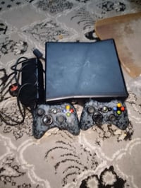 اكس بوكس 360 • نضيف • مستعمل