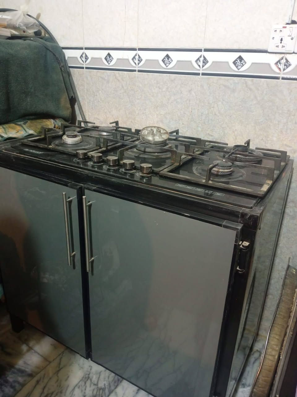 طباخ للبيع جديد ما مستعمل ٢٠٠ وبي مجال للطيبين *********** بي واتساب
