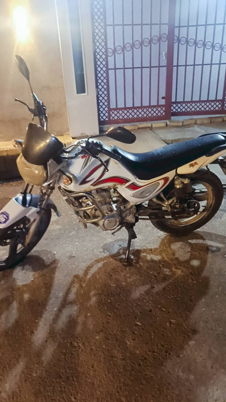 السلام عليكم موطور سنكي ساو نضيف للبيع محرك 150 كهربائيات كله شغاله سعره 650 وبي مجال الاتصال علا الرقم ***********
