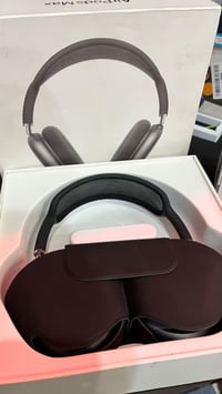 ايربود ماكس للبيع الجيل الاول النظافة 100/100 استعمال جداً قليل سعرهاا...