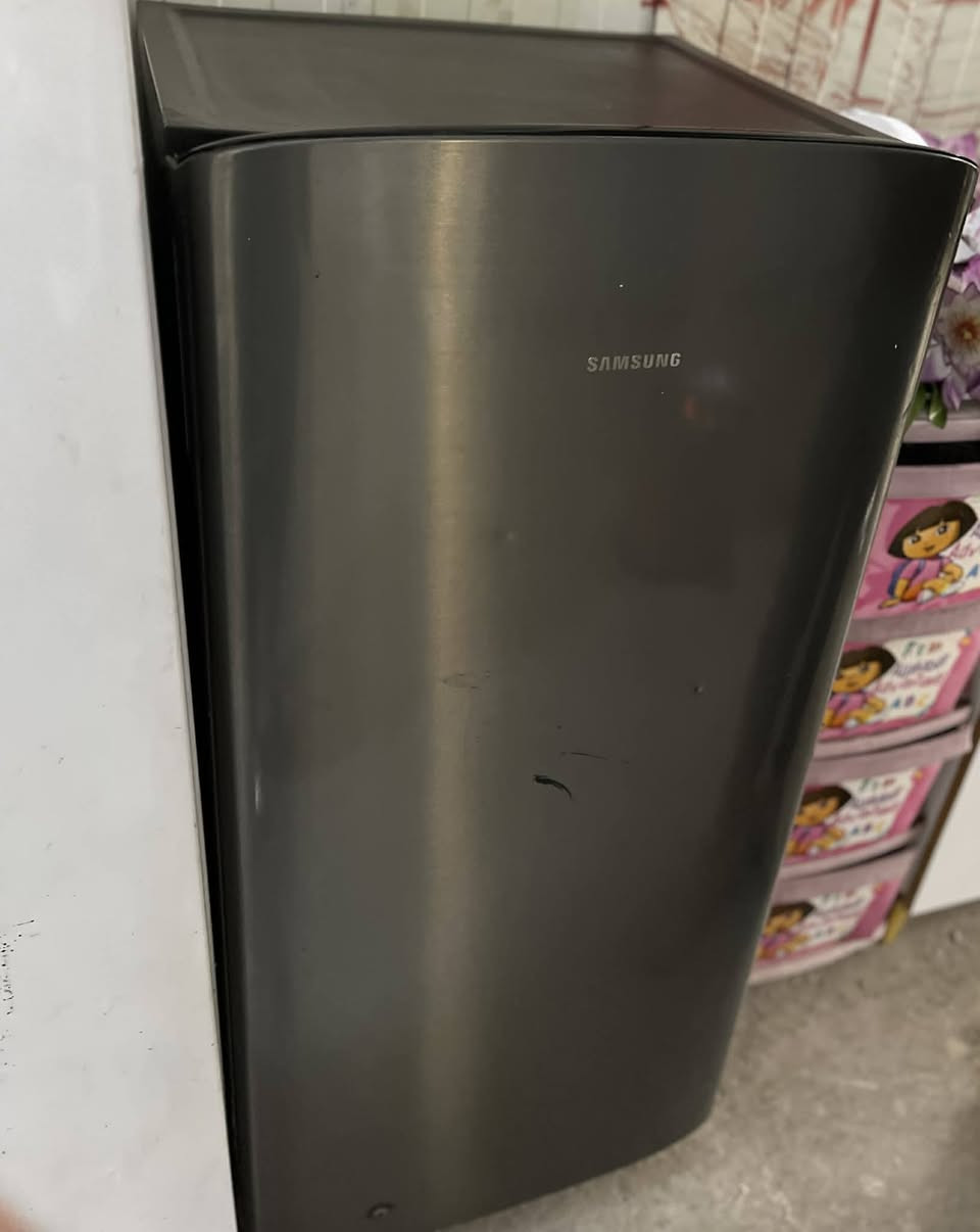 ثلاجه للبيع نظيفه حيل ما بيها اي عيب ولا خيسان شرط التشغيل والتجميد سعرها ب ١٠٠ وبيها محال بسيط


**إذا كنت صاحب هذا الإعلان وتريد حذفه لأي سبب، رجاءا أرسل رسالة إلى الدعم الفني**