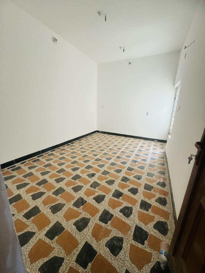 بيت للايجارغرفتين نوم وصاله واستقبال ومطبخ وحمامات 2وطارمة كبيرة وسطح كبير .حي الفارس شارع حسينية الامام الحسن غير موجودين عالفيس للاتصال***********
