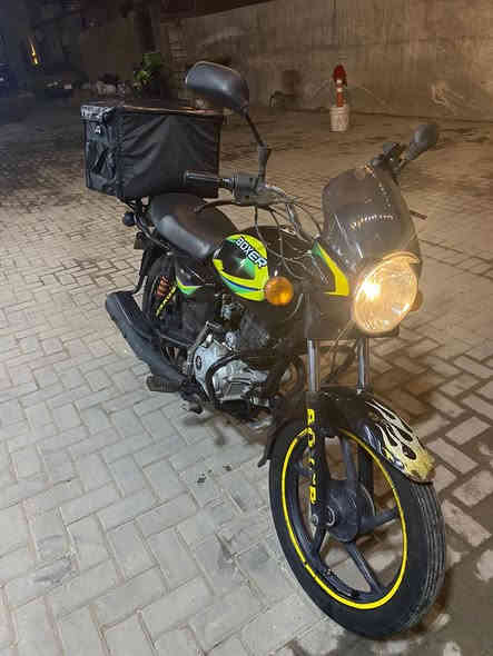 دراجه بوكسر مرقمه ديالى
الدراجه ما بيها اي نقص 
سعرها مليون ونص 1500000
***********
