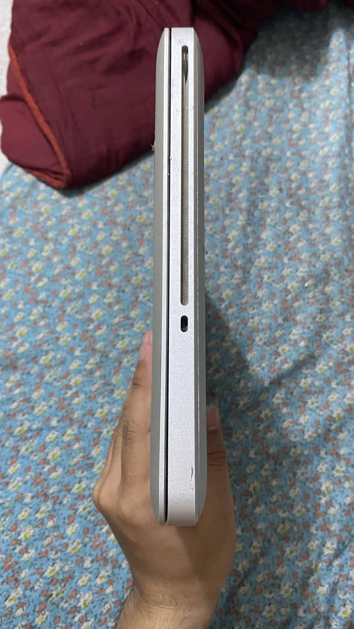 MacBook Pro 13-inch (Mid 2010)

 المواصفات:
- معالج: Intel Core 2 Duo بسرعة 2.4GHz  
- رام: 8GB (ممتازة للاستخدام اليومي)  
- كرت شاشة: NVIDIA GeForce 320M  
- شاشة: 13 إنج بحجم مناسب وخفيف  
- النظام: macOS Sierra (قابل للتحديث إلى High Sierra)
الجهاز استخدامه خفيف ونظامه معروف وآمن جهاز workstation يعني مكتبي للدراسة للتصفح وغيرها

 حالة الجهاز:
- شغال 100% بدون مشاكل  
- استخدام خفيف ونظيف  
- مناسب للطلاب أو الاستخدام اليومي  
- البطارية جيدة
- وياه الشاحنة الاصلية
- ويمكن تحويله الى نظام وندوز 
- توجد فيه ملاحظات بسيطة

 مناسب لـ:
- التصفح + يوتيوب  
- برامج الأوفيس  
- الدراسة  
- استخدام يومي بسيط  

السعر :قيم باليرضي الله

 الموقع: بغداد الدورة

 التواصل خاص او واتساب على ***********
