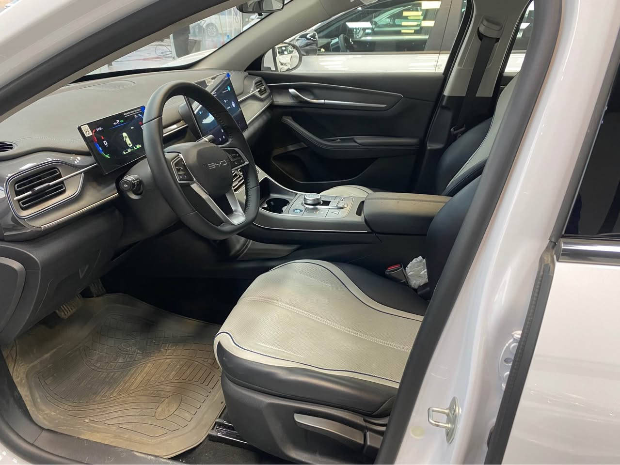 BYD DESTROYER 05 2025  
مواصفات.کارەبایی و بەنزین و هایبريد.
شاشە تێسلا.بصمة شاشةوكاميرا ویل کەپ.
تحديد سورعه.پشت و پێش لید ڤۆلیۆم
 کارت و وایەر شحنی لەگەڵە.
 سعر 130ورقە  مۆبایل   ***********
مکان. معرض تۆپ کارس أربيل, العراق
