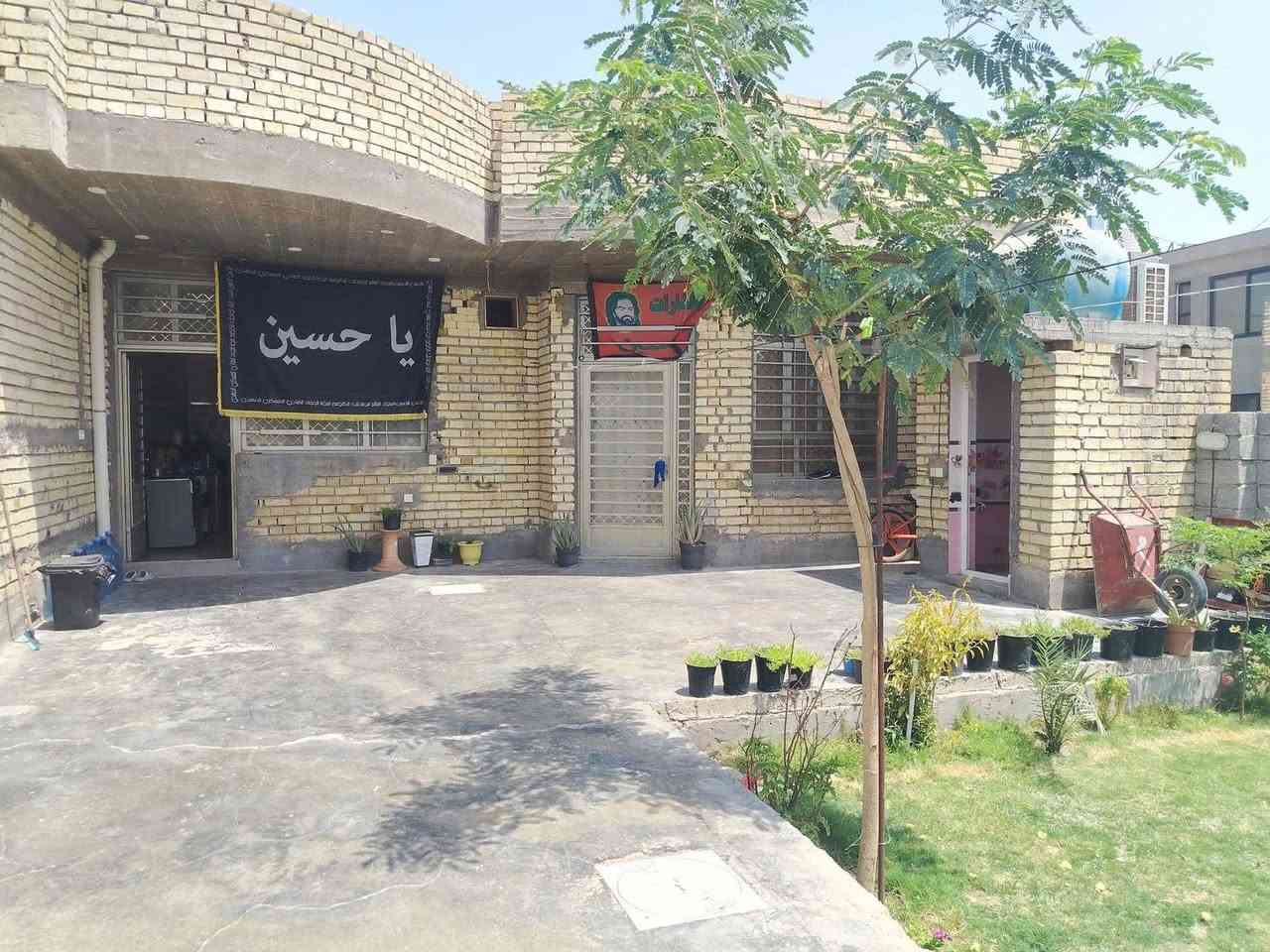 للبيع دار مع محلات
📐 المساحة: 450 متر
📏 الواجهة: 10 متر
📏 النزال: 45 متر
📄 جنس العقار: طابو زراعي (سند 25)
📍 الموقع: منطقة المكاسب – قريب على حي الجهاد
موقع ممتاز ومناسب للسكن والاستثمار
📞 الهاتف: *********** واتس اب 
💰 السعر: على الخاص
البيع جاد، والّي يريد حياه الله يتفضل 🌸
