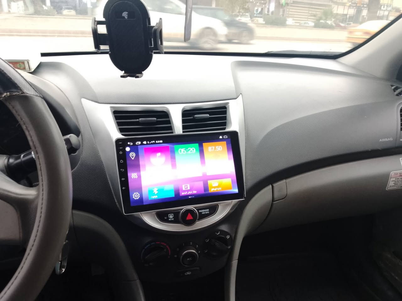 السلام عليكم اكسنت 17 وارد امريكي ضربه جاملغ وشويه من البنيد جهته السايق محرك gdi 1600 كير ومكينه مكفولات تراي حلو دواخل جدد ع وضع الشركه شاشه وكامره خلفيه تبريد ثلج السياره ماشيه 80ميل باسمي سنويه لل30 رقم بابل انكليزي مداور ثاني يوم نضيفه مكاني بابل الحله  غير متواجد فيس  ***********
***********
