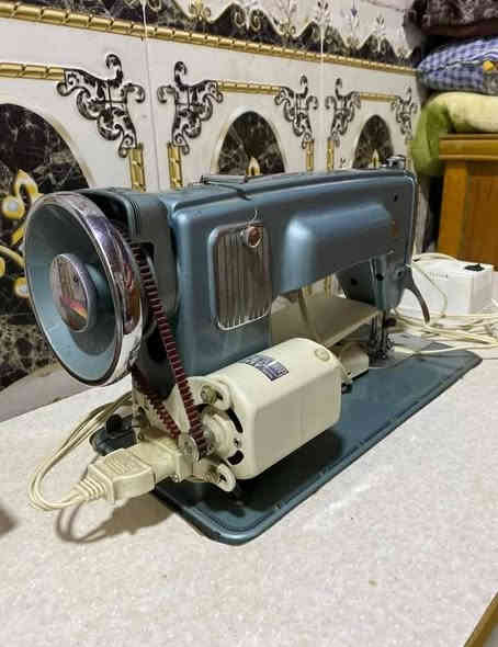 السلام عليكم مكينه خياطه قطعه قماش ما مخيط بيها بعدها بترابها السعر 175 وبيها مجال المكان ديالى بعقوبه المفرق للاستفسار ***********
