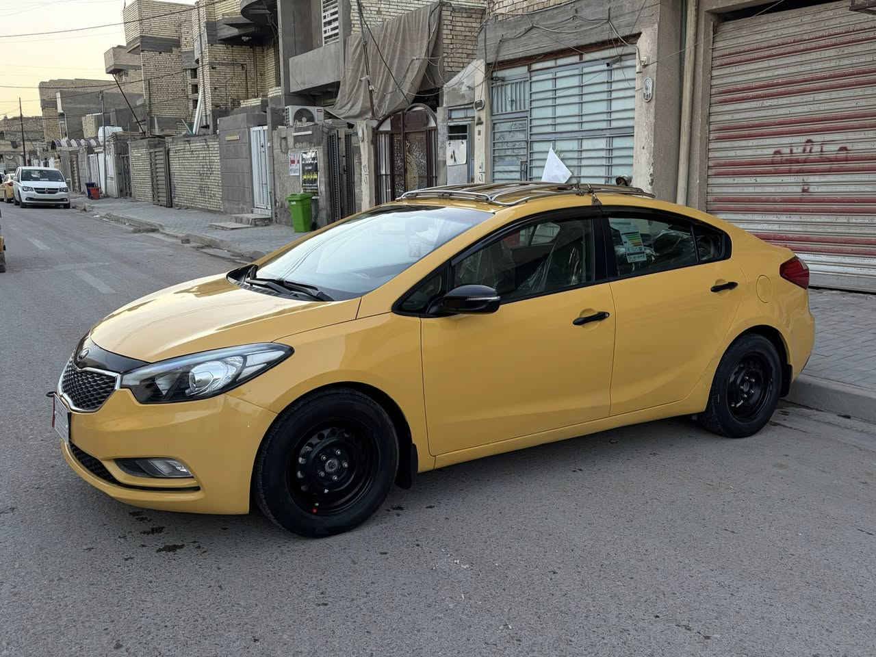 سلام عليكم
فورتي مديل 2016 وارد. أمريكي 

تخم تاير جديد 

شاشه كأمره 

منضومه زنون 
صبغه أولى ما معيوده
مكينه كير خير من الله 

صدر امامي خلفي جديد 

رقم بغداد جديد  

سياره حلوه وبل عافيه عل. ياخذها 

مكاني. بغداد 

***********
